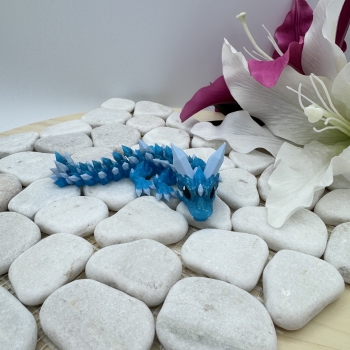 Crysalith – Frostwyrm der leuchtenden Kristalle