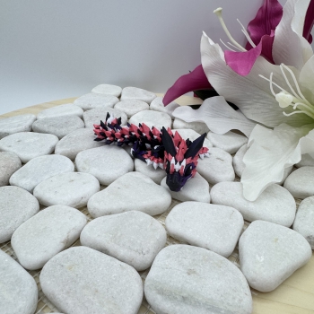 Noctyrix – Schattenwyrm der Purpurkristalle