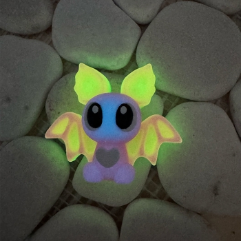 Mini-Fledermaus mit Herz – Leuchtet im Dunkeln & strahlt pure Liebe aus