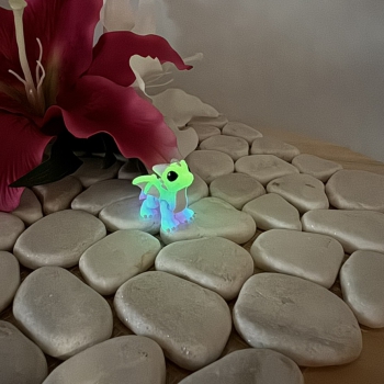 Hatchling Drache – Fantasievoll, niedlich und leuchtet im Dunkeln