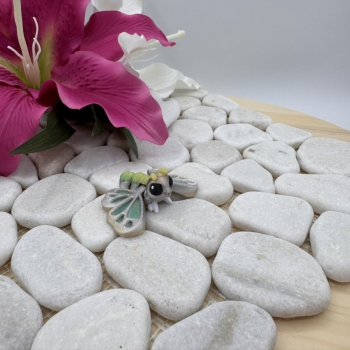 Hatchling Schmetterling – Zarter Lichtbote mit magischem Leuchten