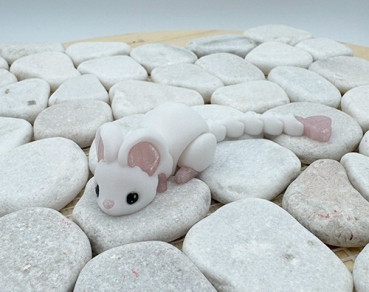 Baby Maus Weiß mit beweglichem Schwanz