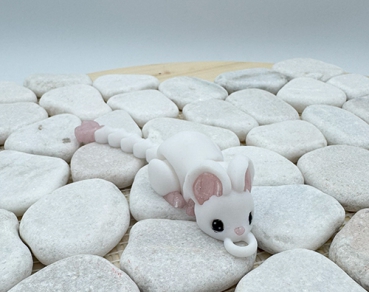 Baby Maus Weiß mit beweglichem Schwanz Anhänger