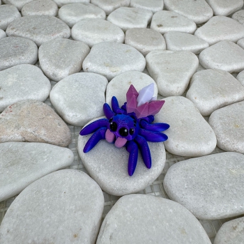 Mini Kristallspinne – Funkelnd, beweglich und voller Magie