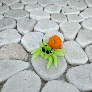 Mini Kürbis‑Spinne – Klein, beweglich und herbstlich verspielt