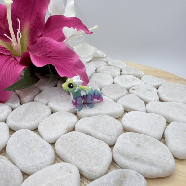 Hatchling Drache – Fantasievoll, niedlich und leuchtet im Dunkeln