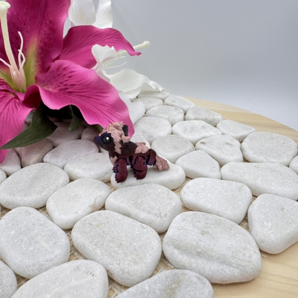 Hatchling Federn Drache – Zarter Wächter der Fantasiewelt