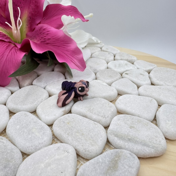 Hatchling Fliege – Kleine Entdeckerin der Lüfte