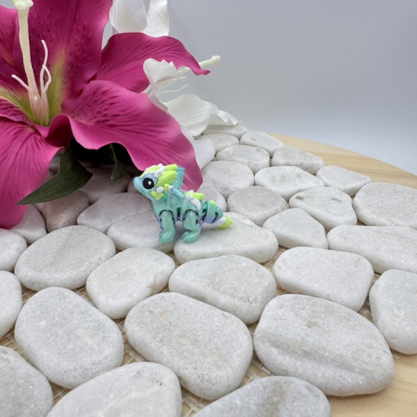 Hatchling Kristalldrache – Sanfter Hüter der Kristalle