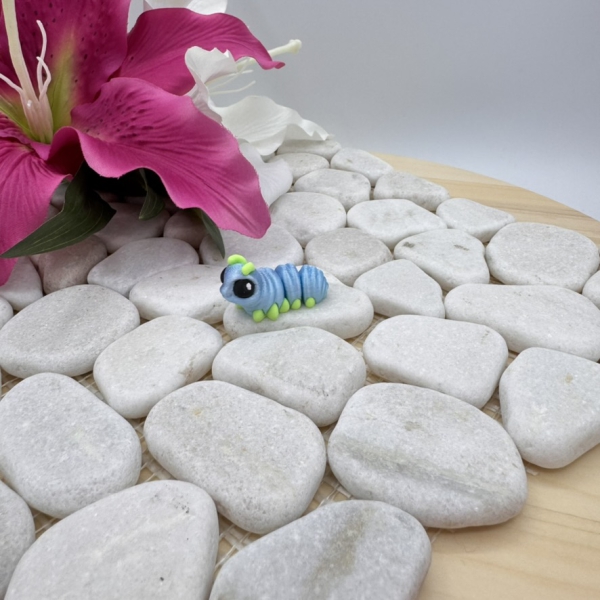 Hatchling Raupe – Kleiner Krabbler mit Charme