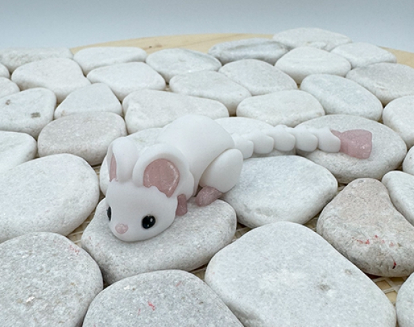 Baby Maus Weiß mit beweglichem Schwanz