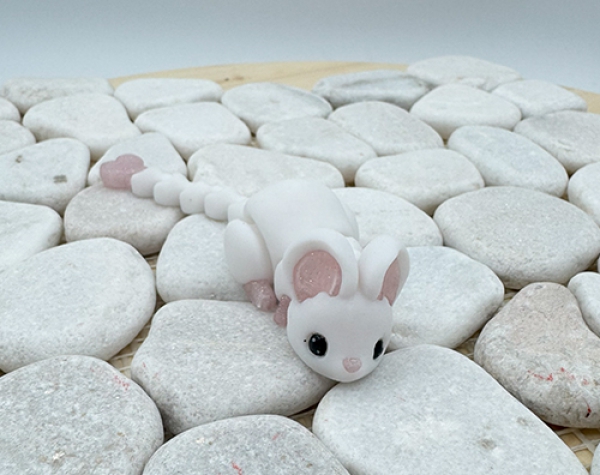 Baby Maus Weiß mit beweglichem Schwanz