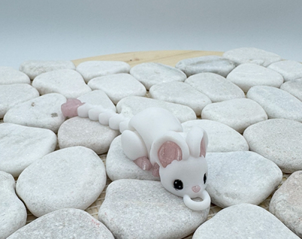 Baby Maus Weiß mit beweglichem Schwanz Anhänger