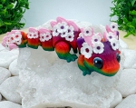 Blütenzauber-Drachen – Regenbogenfarben weiße Blüten