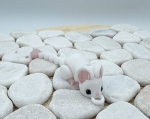 Baby Maus Weiß mit beweglichem Schwanz Anhänger