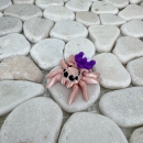 Mini Orchideen-Spinne – Bewegliche Fantasiefigur mit Blüte